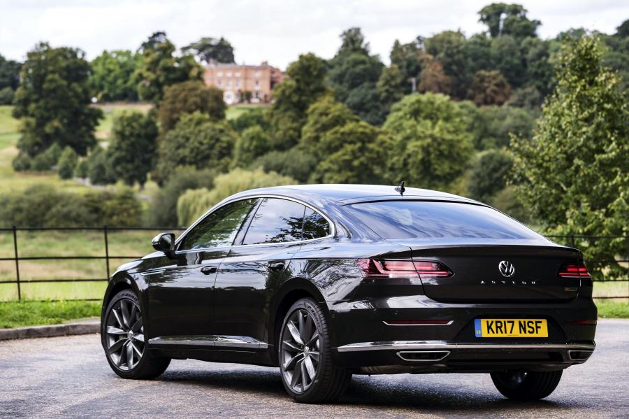  Volkswagen Arteon 4Motion Elegance 2017 года  (UK) (фото 36 из 41)